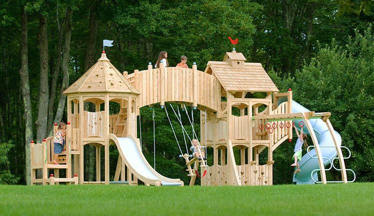 Детские площадки на даче: подбор игрового и спортивного инвентаря. Качели, горки, домики и песочницы.