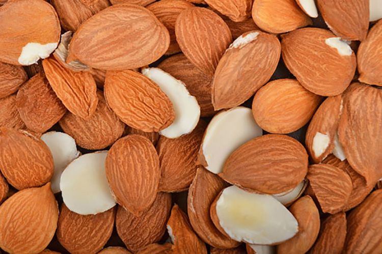 Миндальные орехи: польза и вред для организма человека, как правильно их употреблять